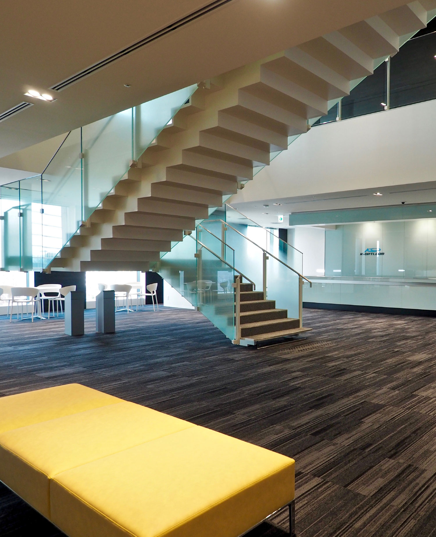 オプテージ本社ビル